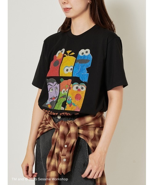 SESAME STREET（セサミストリート）の「【BOO! FRIENDS】キャラクターズ Tシャツ（Tシャツ/カットソー・レディース・ブラック・M/L）」の5枚目の写真