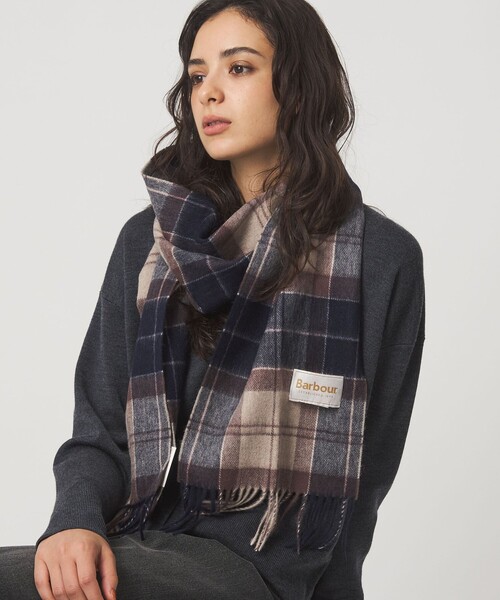 Barbour(バブアー)の「【国内EXCLUSIVE】<Barbour>タータンチェック マフラー(マフラー・レディース・ベージュ/レッド/オリーブ・FREE)」の2枚目の写真