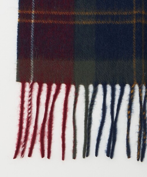 Barbour(バブアー)の「【国内EXCLUSIVE】<Barbour>タータンチェック マフラー(マフラー・レディース・ベージュ/レッド/オリーブ・FREE)」の9枚目の写真