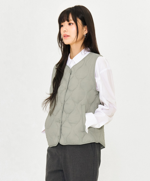 CHASECULT(チェイスカルト)の「レディース ライトダウンキルティングベスト-カーキ(ダウンベスト・レディース・カーキ・90/100/85/95)」の2枚目の写真