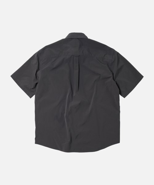 FRIZMWORKS(フリズムワークス)の「OG POPLIN OVERSIZED SHIRT _ CHARCOAL(シャツ/ブラウス・メンズ・その他・SMALL/MEDIUM/LARGE/X-LARGE)」の2枚目の写真