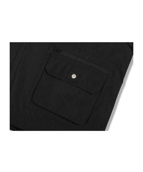 GUBIN（グビン）の「オーバーサイズピンタックウィンドブレーカー（ナイロンジャケット・レディース・その他・SMALL/MEDIUM/LARGE）」の10枚目の写真