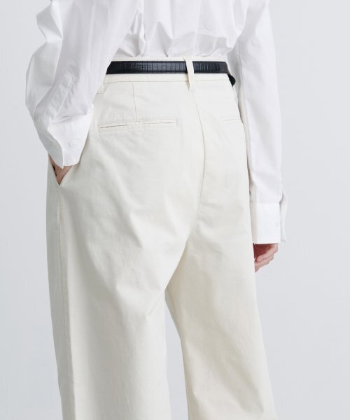 MUSINSA STANDARD WOMAN（ムシンサスタンダードウーマン）の「ウィメンズリバースツーピンタックワイドチノパンツ[クリーム]（その他パンツ・レディース・その他・24/25/26/27/28/29/30）」の4枚目の写真
