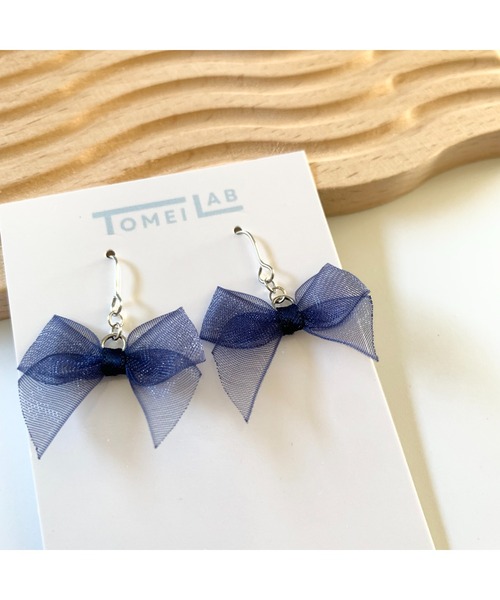 tone(トーン)の「【TOMEI LAB】オーガンジー リボン ピアス(MA)(ピアス(両耳用)・レディース・ホワイト/ネイビー/ブラック・FREE)」の3枚目の写真