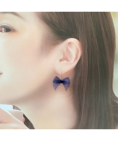 tone(トーン)の「【TOMEI LAB】オーガンジー リボン ピアス(MA)(ピアス(両耳用)・レディース・ホワイト/ネイビー/ブラック・FREE)」の4枚目の写真