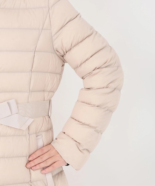 STRAWBERRY-FIELDS（ストロベリーフィールズ）の「エアリータフタ_美シルエットダウン（ダウンジャケット/コート・レディース・ピンクベージュ/ブラック・2）」の5枚目の写真