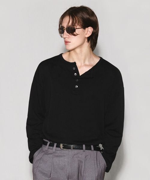WESLEYHYUSTON(ウェズリーユーストン)の「DEEP DYEING HENLEY NECK LONG SLEEVE BLACK(Tシャツ/カットソー・メンズ・その他・SMALL/MEDIUM/X-SMALL/LARGE)」の1枚目の写真
