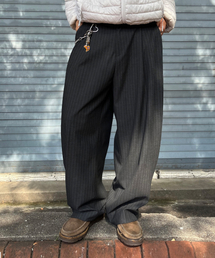 LEIRE（ルアール）の「ストライプカーブドピンタックスラックス[チャコール]（スラックス）」