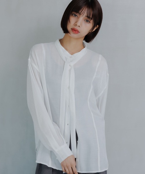 PAGEBOY(ページボーイ)の「ナロータイヨウリュウブラウス(シャツ/ブラウス・レディース・オフホワイト/ブラック/グレイッシュベージュ・FREE)」の2枚目の写真
