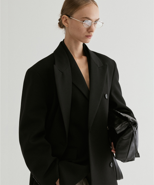 FROMWHERE(フロムウェア)の「Double-Breasted Long Coat Black(トレンチコート・レディース・その他・FREE)」の2枚目の写真