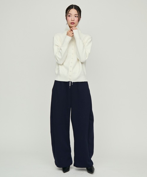 NUJOH(ヌゾ)の「Front Button High Neck Knit / フロントボタンハイネックニット(ニット/セーター・レディース・アイボリー/グレー・FREE)」の4枚目の写真