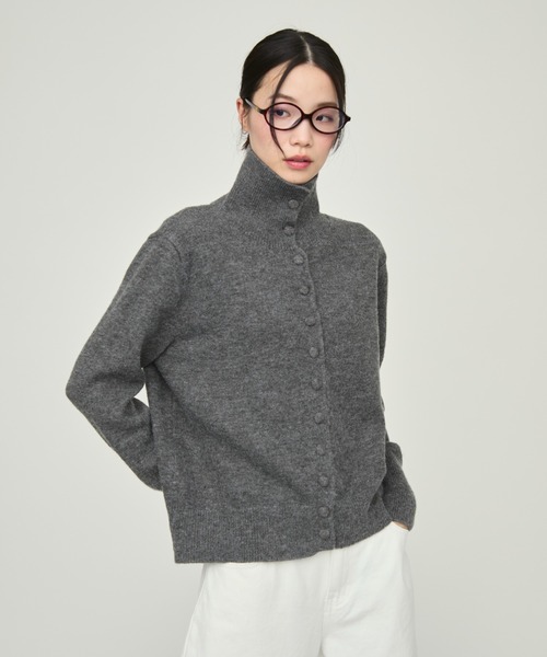 NUJOH(ヌゾ)の「Front Button High Neck Knit / フロントボタンハイネックニット(ニット/セーター・レディース・アイボリー/グレー・FREE)」の8枚目の写真