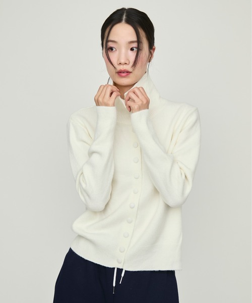NUJOH(ヌゾ)の「Front Button High Neck Knit / フロントボタンハイネックニット(ニット/セーター・レディース・アイボリー/グレー・FREE)」の10枚目の写真