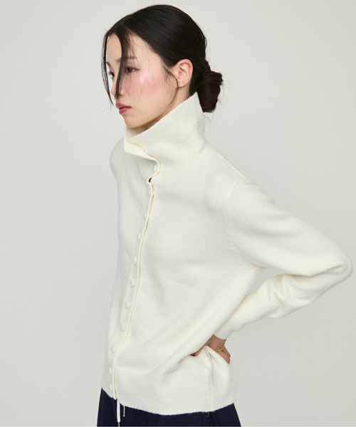 NUJOH(ヌゾ)の「Front Button High Neck Knit / フロントボタンハイネックニット(ニット/セーター・レディース・アイボリー/グレー・FREE)」の13枚目の写真