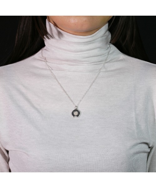 Disney(ディズニー)の「美女と野獣 プリンス ローズネックレス(ネックレス・メンズ・シルバー・ONE SIZE)」の8枚目の写真