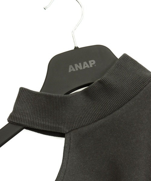 ANAP（アナップ）の「ウォッシュ加工 刺繍 チョーカーネック ワンショルダー スウェット（スウェット・レディース・ブラック/グレー/ライトブルー・F）」の8枚目の写真