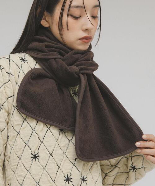 KBF（ケイビーエフ）の「パイピングフリースマフラー（マフラー・レディース・グレー/ブラウン・ONE）」の2枚目の写真
