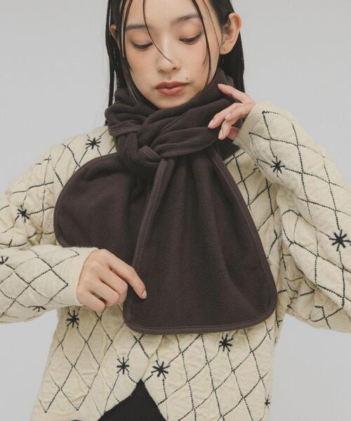 KBF（ケイビーエフ）の「パイピングフリースマフラー（マフラー・レディース・グレー/ブラウン・ONE）」の3枚目の写真