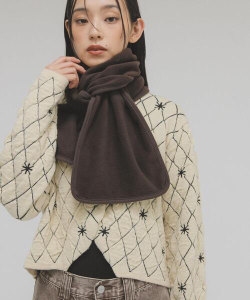 KBF（ケイビーエフ）の「パイピングフリースマフラー（マフラー・レディース・グレー/ブラウン・ONE）」の4枚目の写真