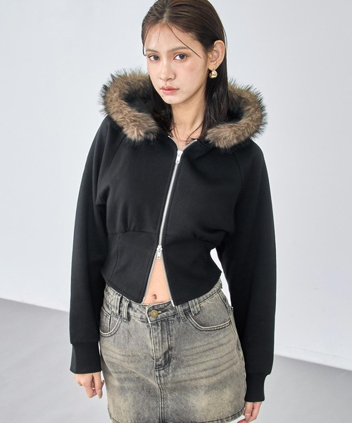 ANAP（アナップ）の「フードファー 裏起毛 コンパクト パーカー（パーカー・レディース・ベージュ/ブラック・F）」の3枚目の写真