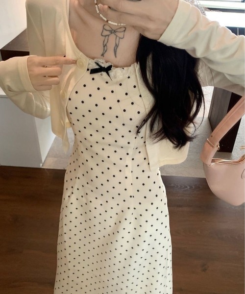 AsheKsha(アシクシャ)の「フレンチストラップドット柄ツーピースワンピース(ワンピース・レディース・ベージュ・M)」の4枚目の写真
