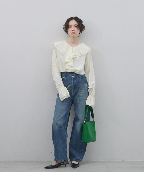 &. NOSTALGIA（アンドドットノスタルジア）の「ウエストアシメカーブデニム（デニムパンツ・レディース・ライトブルー/ブルー・S/M）」の14枚目の写真