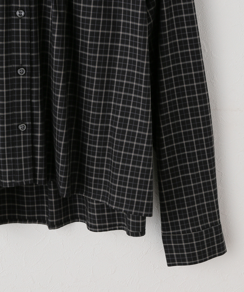 JOURNAL STANDARD（ジャーナルスタンダード）の「ギャザーレギュラーカラーブラウス（シャツ/ブラウス・レディース・ネイビー/ベージュ・FREE）」の4枚目の写真