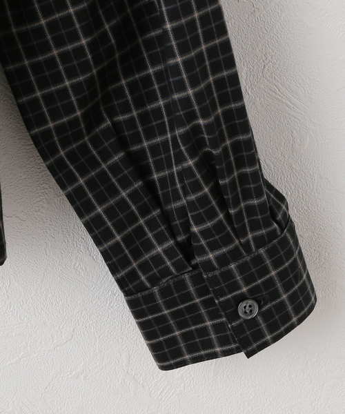 JOURNAL STANDARD（ジャーナルスタンダード）の「ギャザーレギュラーカラーブラウス（シャツ/ブラウス・レディース・ネイビー/ベージュ・FREE）」の5枚目の写真