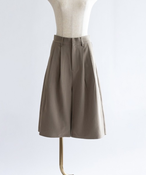 EN NEUME(エンノイム)の「Big Silhouette Half Pants(その他パンツ・レディース・ベージュ/ブラック/ダークブラウン・0/1)」の12枚目の写真
