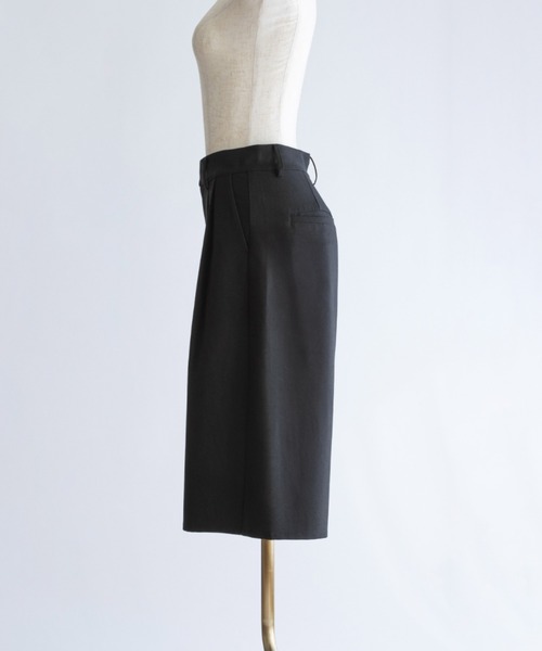 EN NEUME(エンノイム)の「Big Silhouette Half Pants(その他パンツ・レディース・ベージュ/ブラック/ダークブラウン・0/1)」の10枚目の写真