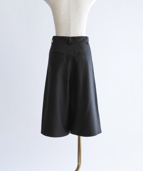 EN NEUME(エンノイム)の「Big Silhouette Half Pants(その他パンツ・レディース・ベージュ/ブラック/ダークブラウン・0/1)」の11枚目の写真