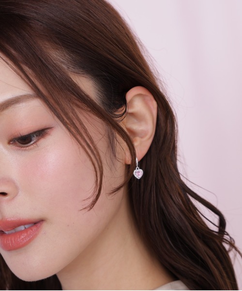 JILL by JILL STUART(ジルバイジルスチュアート)の「Cubic プチハートピアス(ピアス(両耳用)・レディース・ピンク/シルバー・FREE)」の10枚目の写真