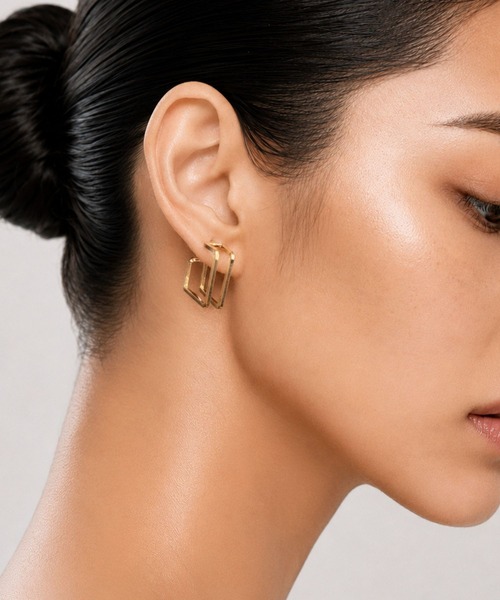 Lyvi(ライビィ)の「Framed Square Piercing / 金属アレルギー対応(ピアス(両耳用)・レディース・シルバー/ゴールド・FREE)」の10枚目の写真