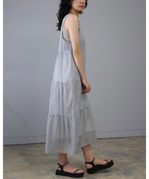 Doumoi(ドゥモエ)の「チェック柄 キャミソールワンピース(ワンピース・レディース・ネイビー系/ホワイト系・FREE)」の10枚目の写真