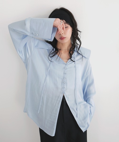 LIAN（リアン）の「ビッグカラーシアースキッパーブラウス（シャツ/ブラウス・レディース・ブラック/ベージュ/ブルー/オフホワイト・FREE）」の4枚目の写真