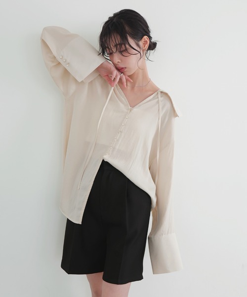 LIAN（リアン）の「ビッグカラーシアースキッパーブラウス（シャツ/ブラウス・レディース・ブラック/ベージュ/ブルー/オフホワイト・FREE）」の17枚目の写真