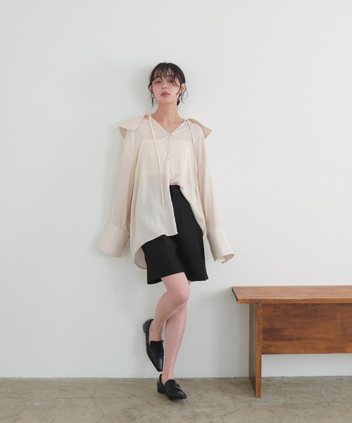 LIAN（リアン）の「ビッグカラーシアースキッパーブラウス（シャツ/ブラウス・レディース・ブラック/ベージュ/ブルー/オフホワイト・FREE）」の20枚目の写真