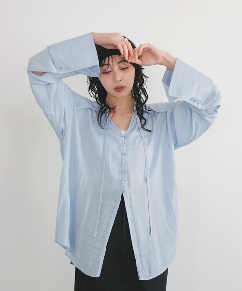 LIAN（リアン）の「ビッグカラーシアースキッパーブラウス（シャツ/ブラウス・レディース・ブラック/ベージュ/ブルー/オフホワイト・FREE）」の5枚目の写真