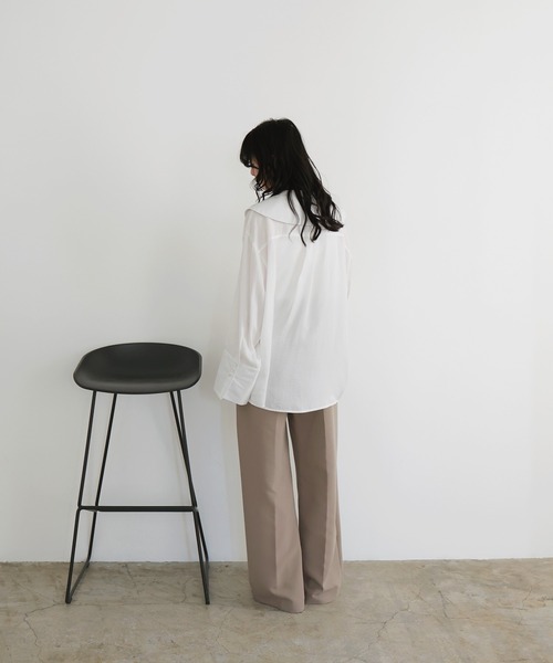 LIAN（リアン）の「ビッグカラーシアースキッパーブラウス（シャツ/ブラウス・レディース・ブラック/ベージュ/ブルー/オフホワイト・FREE）」の14枚目の写真