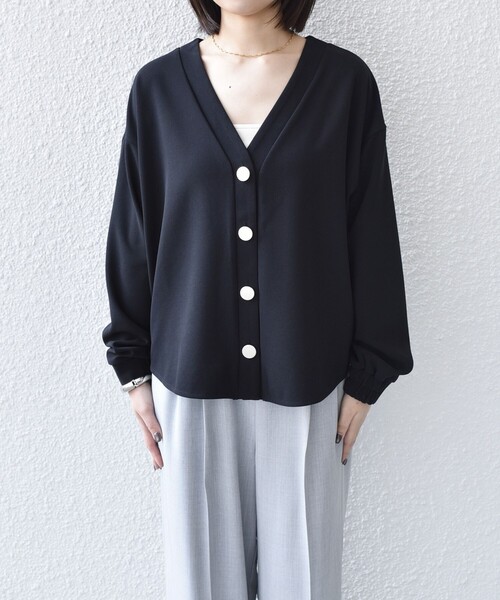 SHIPS Colors(シップス カラーズ)の「SHIPS Colors:〈手洗い可能〉カット ジョーゼット Vネック カーディガン(セットアップ対応可能)(カーディガン/ボレロ・レディース・ブラック/ネイビー/オフホワイト・ONE SIZE)」の13枚目の写真