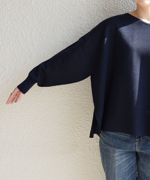 quaranciel（カランシエル）の「quaranciel:〈手洗い可能〉シアー 2way Vネック ドルマン ニット プルオーバー（ニット/セーター・レディース・シルバー/ネイビー/ラベンダー・ONE SIZE）」の5枚目の写真
