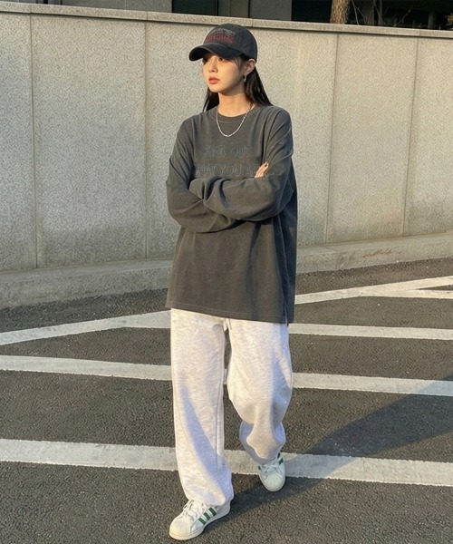 Dalfwin(ダールフィン)の「韓国ファッション FINDピグメント加工英字プリント長袖Tシャツ(Tシャツ/カットソー・レディース・チャコールグレー/ピンク・FREE)」の3枚目の写真