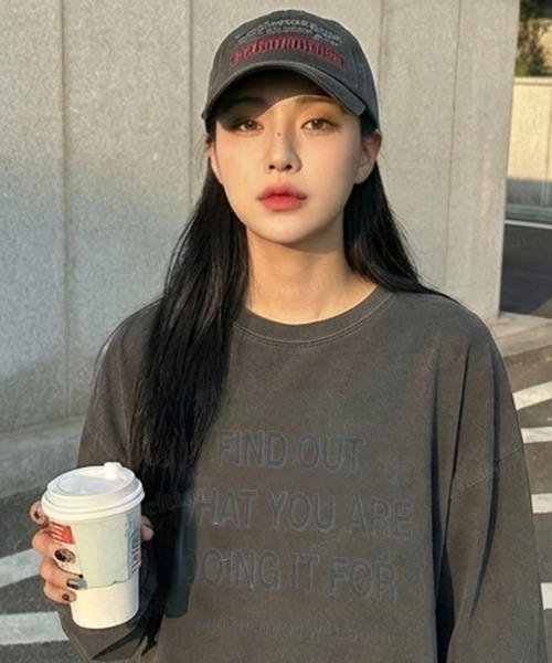 Dalfwin(ダールフィン)の「韓国ファッション FINDピグメント加工英字プリント長袖Tシャツ(Tシャツ/カットソー・レディース・チャコールグレー/ピンク・FREE)」の5枚目の写真