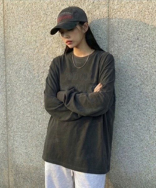 Dalfwin(ダールフィン)の「韓国ファッション FINDピグメント加工英字プリント長袖Tシャツ(Tシャツ/カットソー・レディース・チャコールグレー/ピンク・FREE)」の6枚目の写真