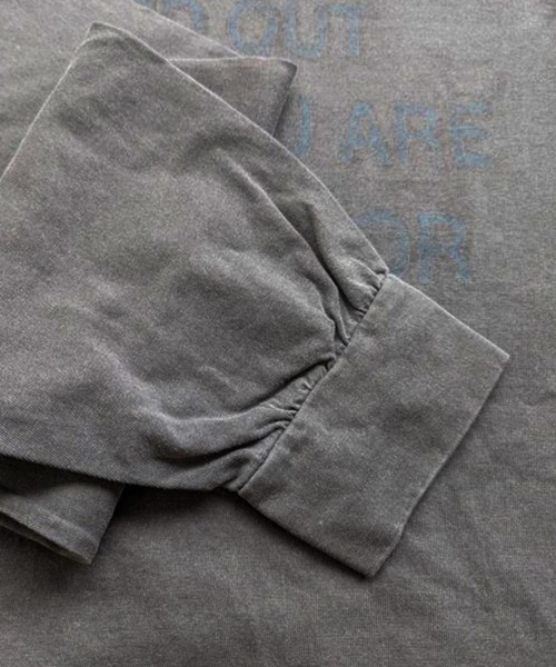 Dalfwin(ダールフィン)の「韓国ファッション FINDピグメント加工英字プリント長袖Tシャツ(Tシャツ/カットソー・レディース・チャコールグレー/ピンク・FREE)」の9枚目の写真