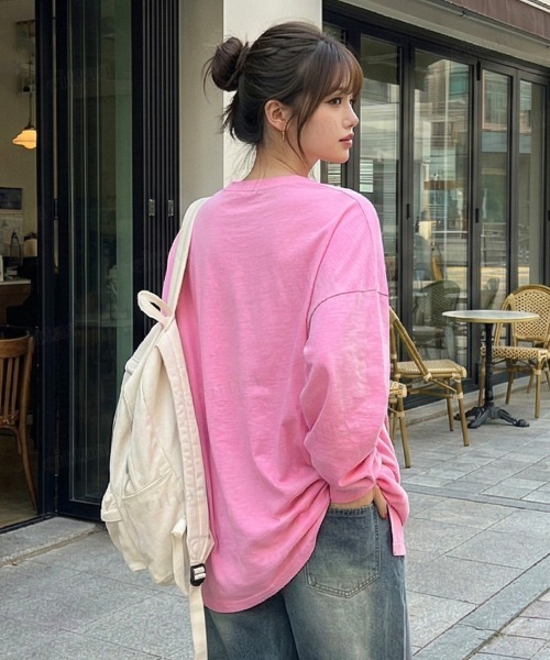 Dalfwin(ダールフィン)の「韓国ファッション FINDピグメント加工英字プリント長袖Tシャツ(Tシャツ/カットソー・レディース・チャコールグレー/ピンク・FREE)」の13枚目の写真