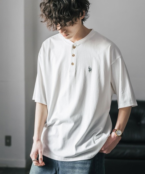 U.S. POLO ASSN.(ユーエスポロアッスン)の「U.S. POLO ASSN. ユーエスポロアッスン 別注コラボワンポイントロゴ刺繍天竺ヘンリーネック半袖Tシャツ(Tシャツ/カットソー・メンズ・ブラウン/ホワイト/ベージュ/チャコール/ネイビー/ブラック/ワイン・M/XL/L)」の9枚目の写真