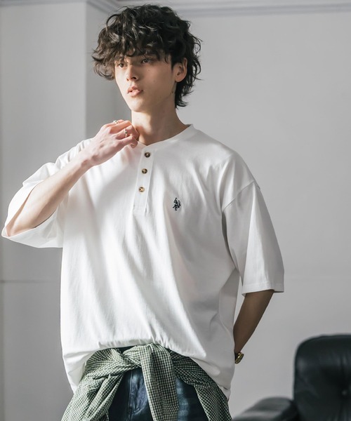 U.S. POLO ASSN.(ユーエスポロアッスン)の「U.S. POLO ASSN. ユーエスポロアッスン 別注コラボワンポイントロゴ刺繍天竺ヘンリーネック半袖Tシャツ(Tシャツ/カットソー・メンズ・ブラウン/ホワイト/ベージュ/チャコール/ネイビー/ブラック/ワイン・M/XL/L)」の10枚目の写真
