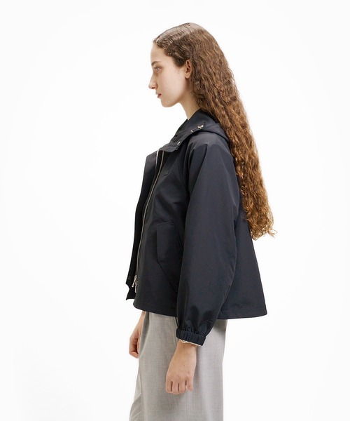 LACOSTE（ラコステ）の「インパーテッドプリーツ Aラインマウンテンパーカー（マウンテンパーカー・レディース・ブラック/ベージュ・40/38/36/34）」の7枚目の写真