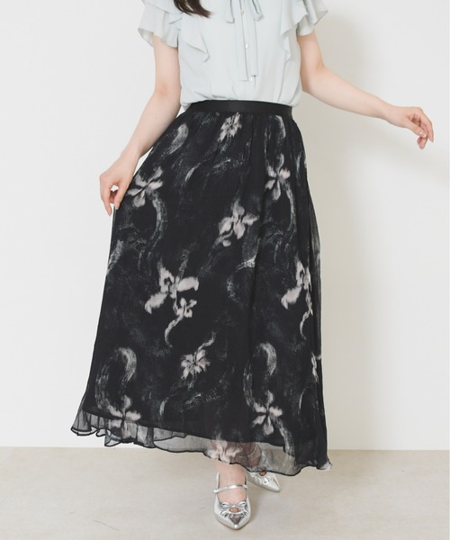 MISCH MASCH(ミッシュマッシュ)の「2026春夏新作 ニュアンスフラワーシアーロングスカート(スカート・レディース・ブラック・フリ-)」の1枚目の写真
